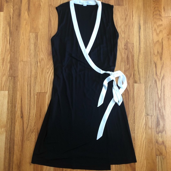Diane Von Furstenberg Dresses & Skirts - Diane Von Furstenberg Wrap Dress